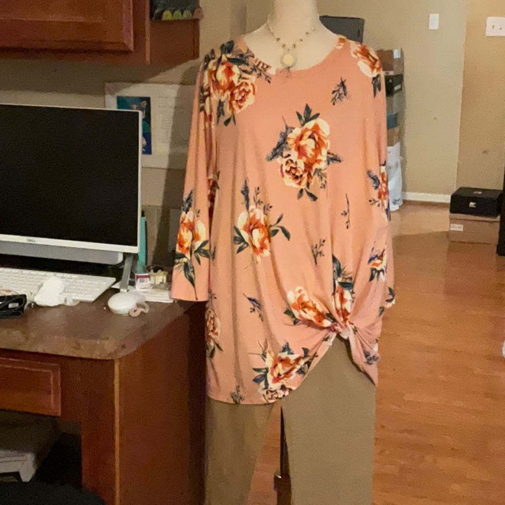 Reb & J. 220 Light Orange with Yellow & Orange Flowers Tunic Blouse Size 3X, NWT